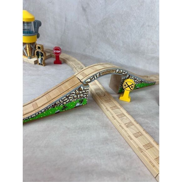 Vintage Thomas And Friends Wooden Railway Water Tank Bridge Fig 8 Complete Set - Picture 6 of 16